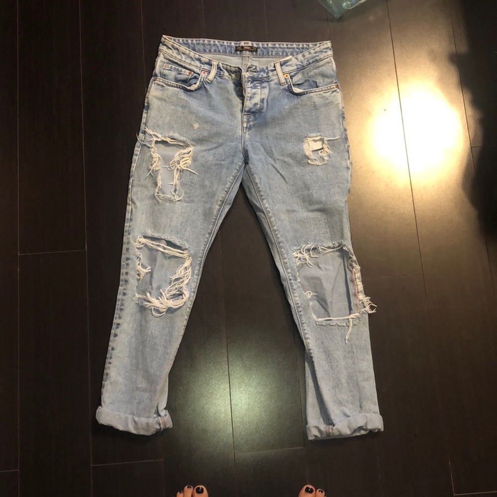 Distressed boyfriend jeans